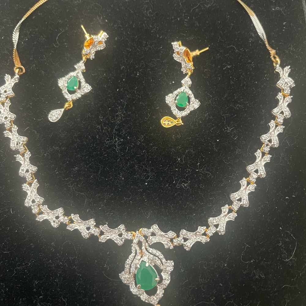 STUNNING EMERALDS AND ZIRCONIA  Jewelry Set